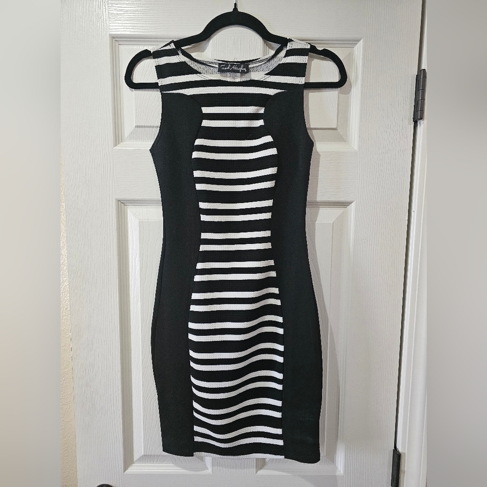 FRENCH ATMOSPHERE Black White Skinny Dress